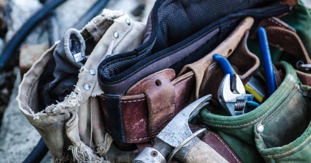 Read more about the article Emergency Home Repairs: Preparing Before the Handyman Arrives