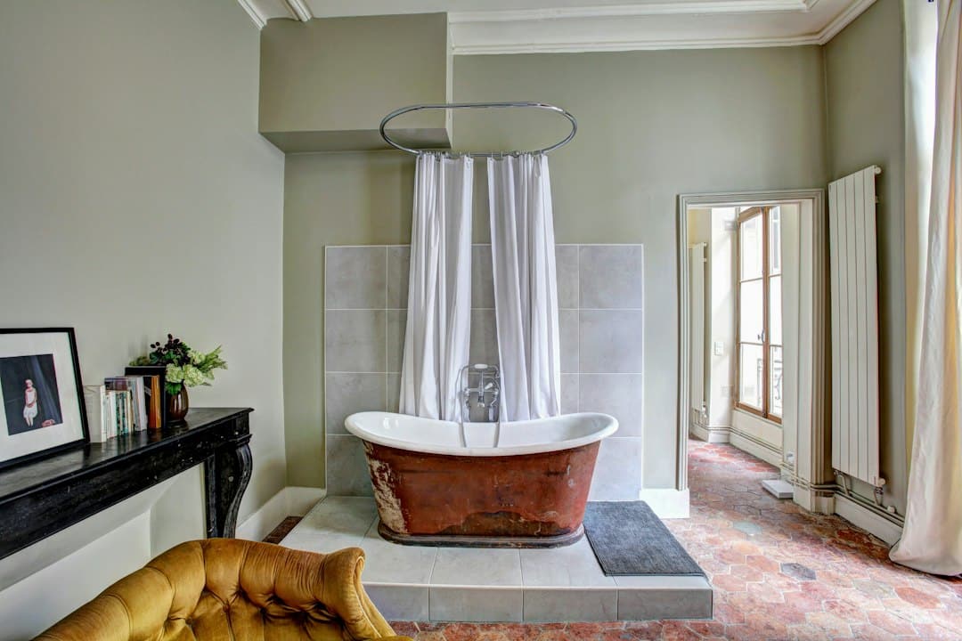 You are currently viewing 5 Common Bathroom Repairs You Can Trust a Handyman to Fix