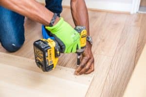 Read more about the article The Ultimate Guide to Choosing the Right Handyman Service